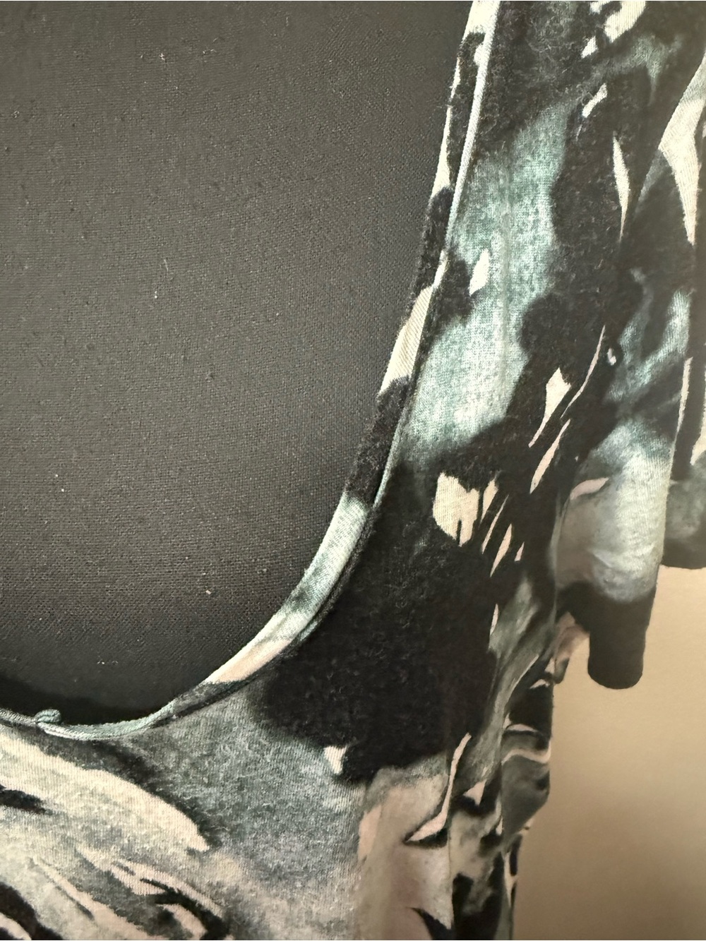 Simply Vera Wang 0X Black Gray Abstract Floral Scoop Neck Tunic Top Plus Size - Picture 3 of 10